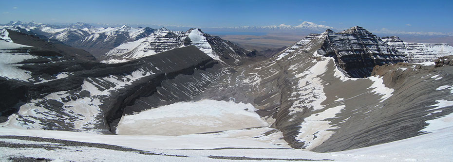 Панорама Симметричной долины (долины Гедхун) с юго-восточного плеча Кайласа